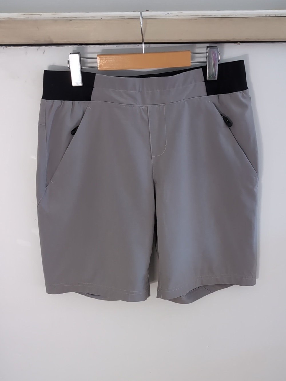 WINDRIVER | Women's Light Grey/Blk No Fly Zone Insect Repellent Active Shorts